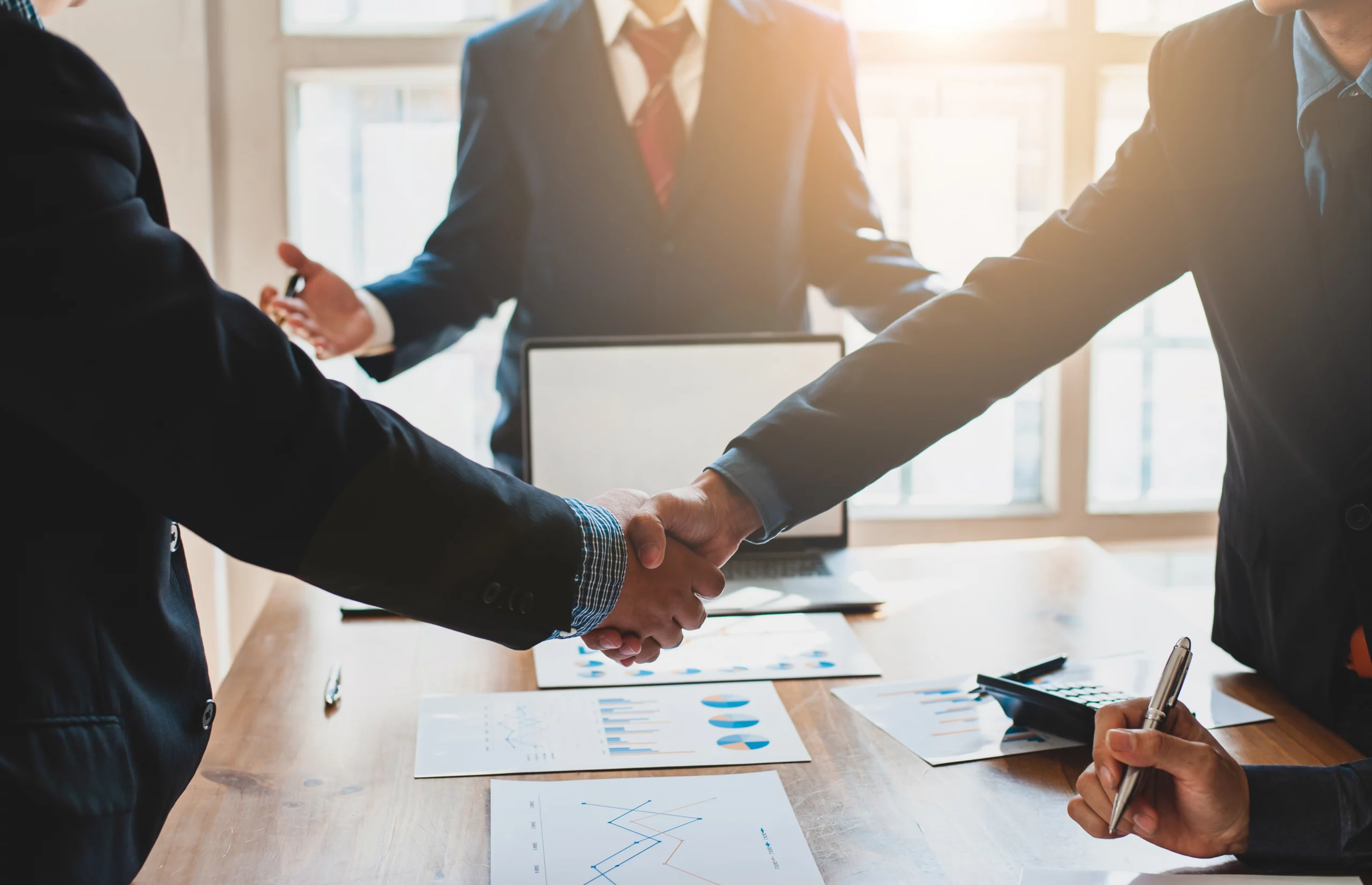 Business,People,Shake,Hands,With,Business,Partners,At,A,Meeting.